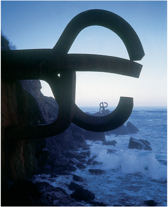 Opposite page Peine de los vientos (The Wind Comb), sculpture, San Sebastián, 1977, by Eduardo Chillida.