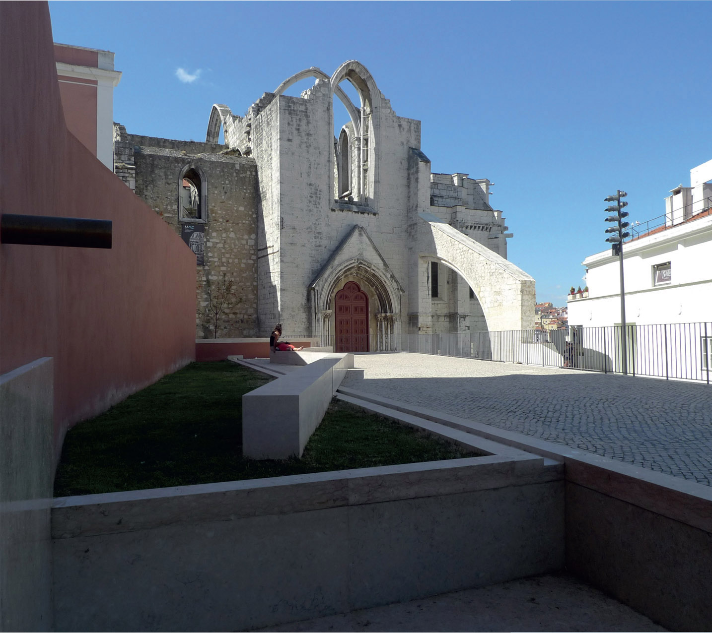 Figure 2.1 Carmo Terrace, Lisbon, Álvaro Siza.