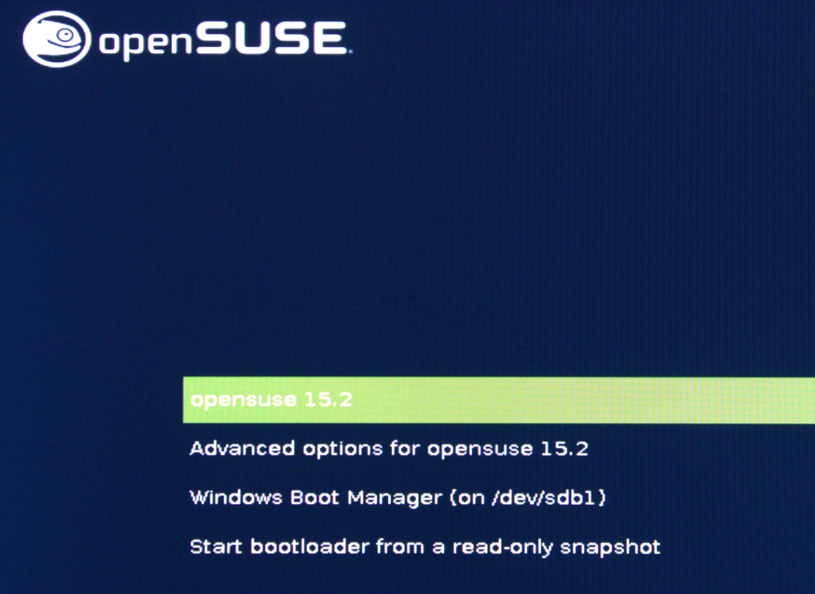 openSUSE and Windows in the GRUB boot menu.