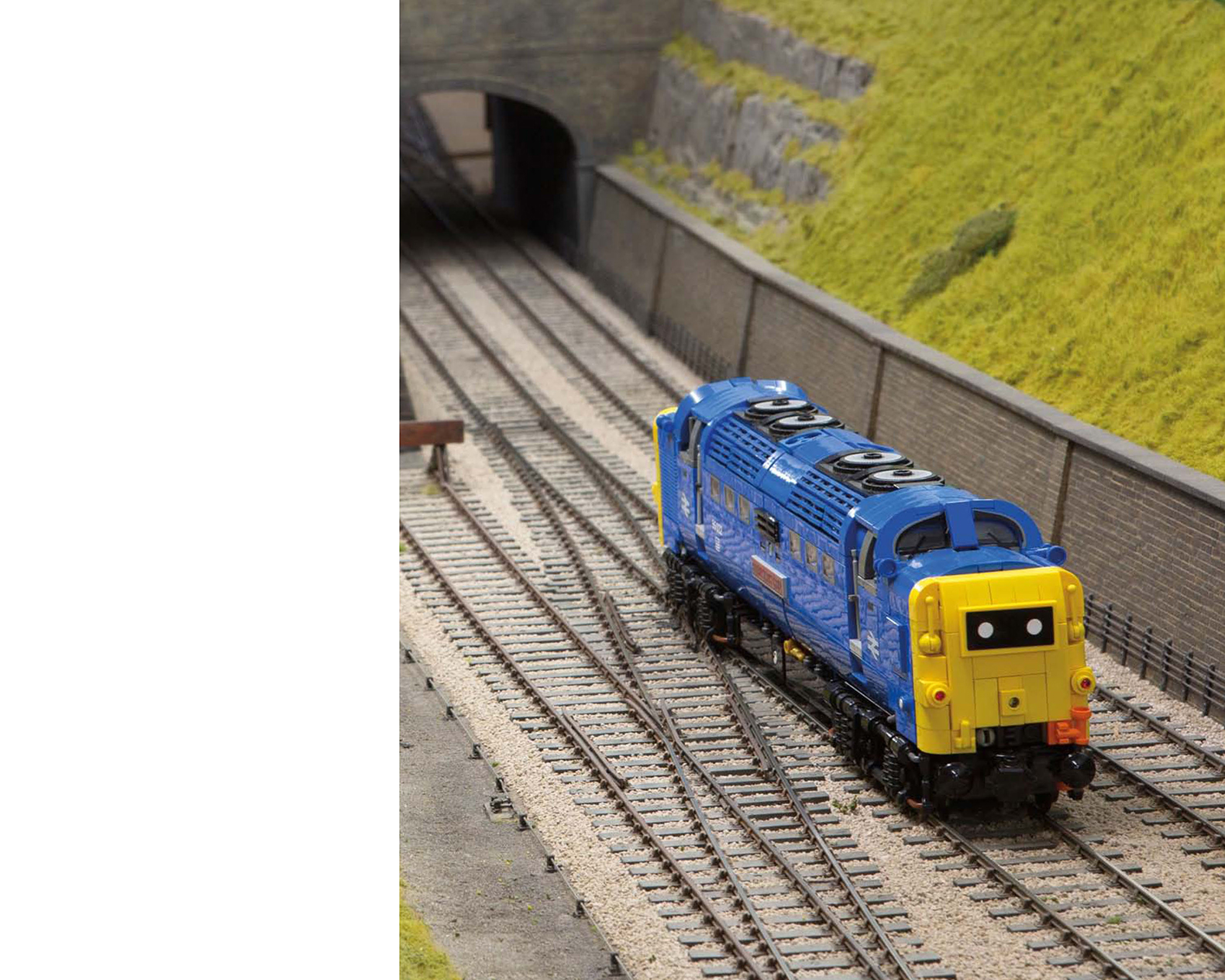 British Rail Class 55 Deltic The Art LEGO Scale Modeling [Book]