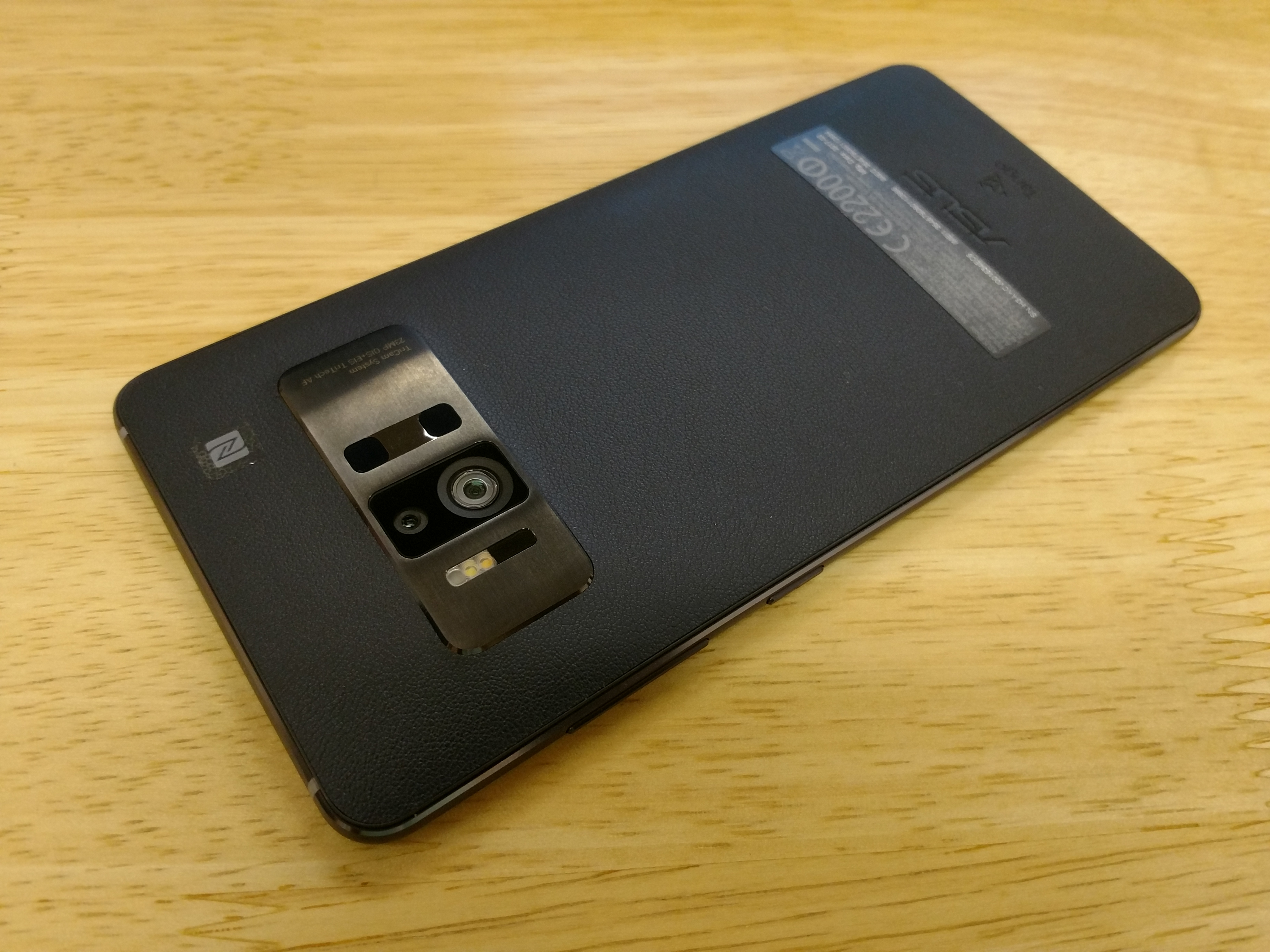 Tango対応デバイス（ASUS Zenfone AR）