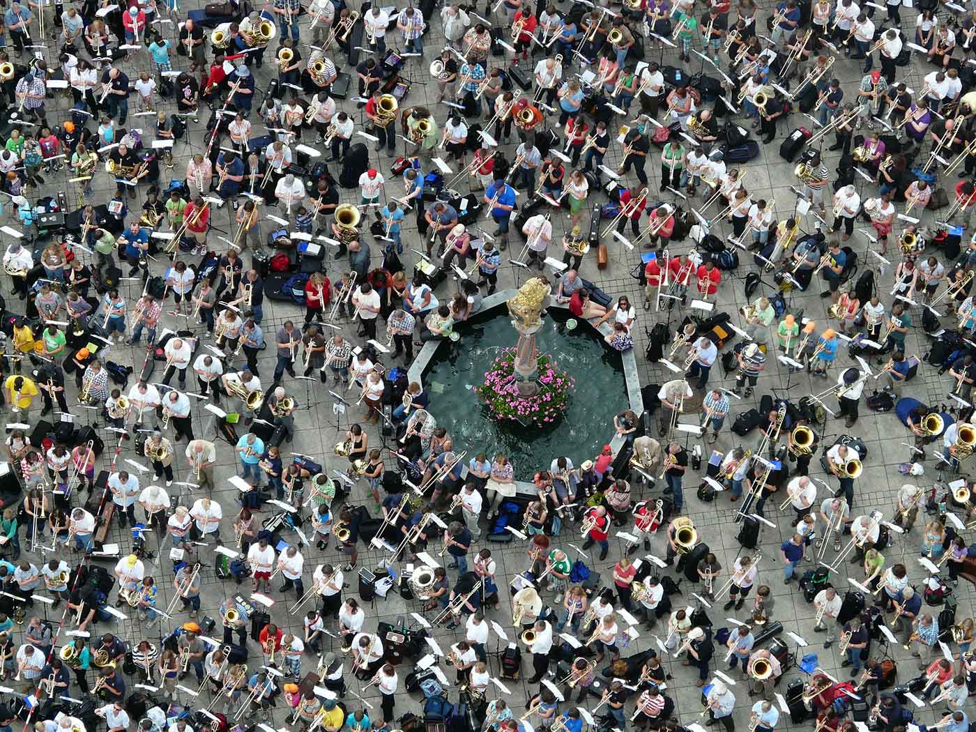 Crowd around fountain